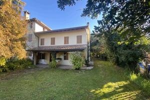 Casa indipendente di 143 m² con più di 5 locali e 