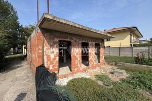 RUSTICO INDIPENDENTE CON GIARDINO PRIVATO!
