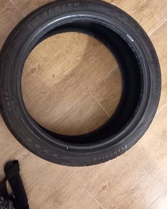 Dono pneumatico auto  235  40 R18