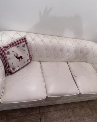 Divano chesterfield bianco