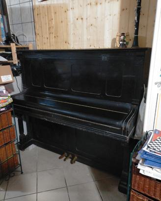 Pianoforte verticale da muro