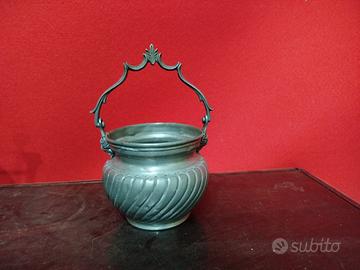 vaso di peltro con manico