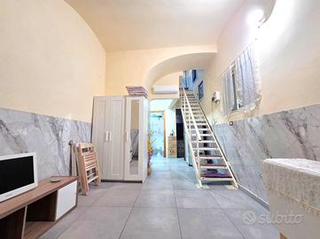 2 LOCALI A NAPOLI