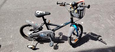 Bici bimbo B'Twin 14" con rotelle e accessori