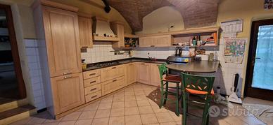 cucina completa di elettrodomestici