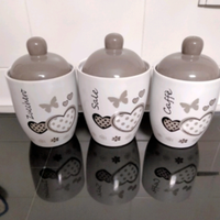 Bollitore, sale, zucchero e caffè