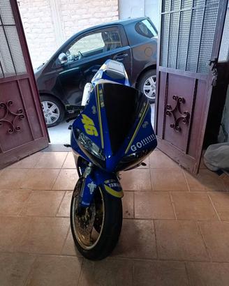 Yamaha R1 