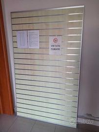 Pannello per annunci o avvisi o indicazioni
