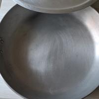 Padella in alluminio con coperchio 