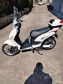  scooter a pedalata assistita.