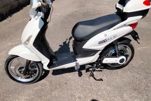  scooter a pedalata assistita.