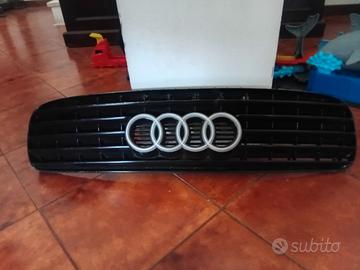 calandra originale con logo  audi tt mk1/a3 