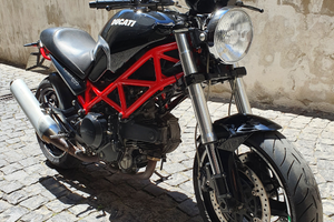 Ducati Monster 695
