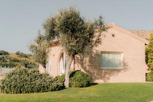 Depandance con piscina a sfioro,vicina al mare