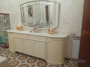 mobili soggiorno, vetrina, specchio e acquario