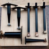 Antiche gambe in ferro per mobili colorate