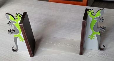 Reggilibri in legno con gechi