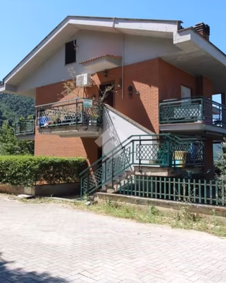 2 LOCALI A SCANDRIGLIA