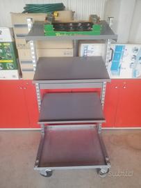 Carrello con ripiani