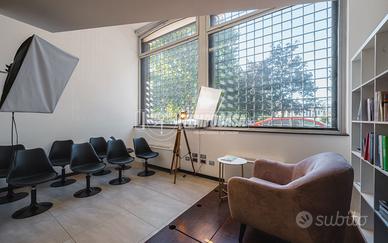 UFFICIO DI 300MQ RISTRUTTURATO - DISTRIBUITO SU TR