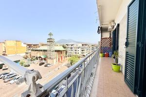 4 LOCALI A NAPOLI