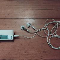 Creative Muvo V200 512MB + Custodia e cuffie