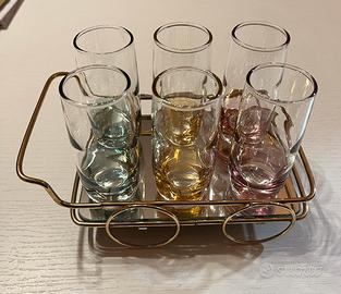 Bicchierini per liquore con carrello.