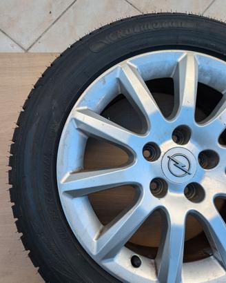 4 pneumatici nuovi  205/55R16 91H con cerchi Opel