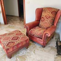 Poltrona Wingback con Pouf in Vera Pelle e Tessuto