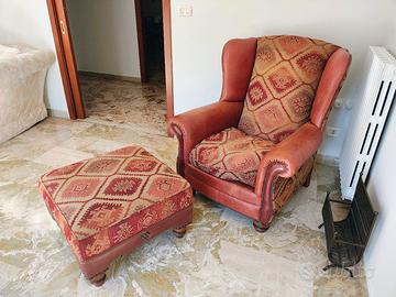 Poltrona Wingback con Pouf in Vera Pelle e Tessuto