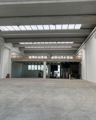 Capannone Industriale Laboratorio Magazzino
