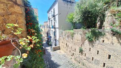 2 LOCALI A NAPOLI