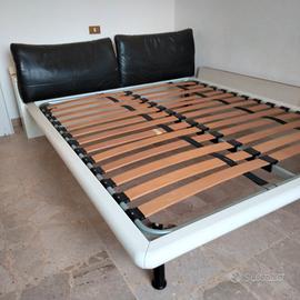 Letto matrimoniale con testiera contenitore 