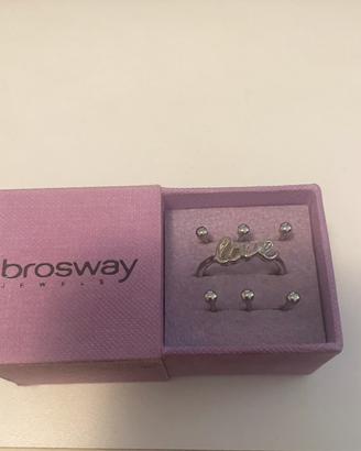 Anello color argento in omaggio set sei orecchini