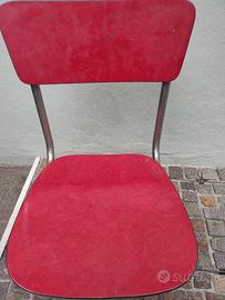 sedia rossa in formica 