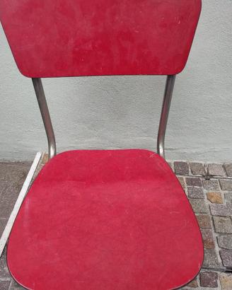 sedia rossa in formica 