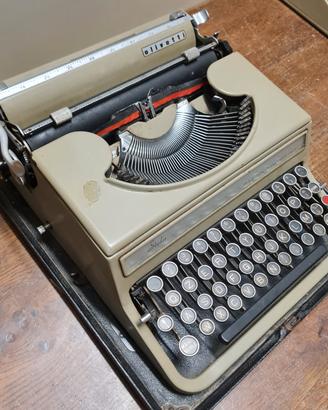 Macchina da scrivere Olivetti Studio 