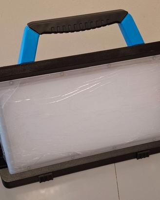 Faro a led portatile a batteria – NUOVO