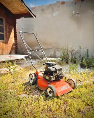 Tagliaerba a scoppio Briggs & Stratton