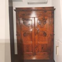 armadio antico in legno massello