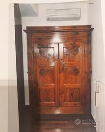 armadio antico in legno massello