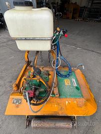 Tagliaerba con botte diserbo integrata