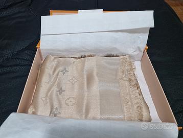 scialle beige louis vuitton