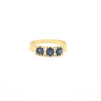 Anello in oro giallo con zaffiri e diamanti