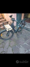Bici elettrica marca Microbike, 2 motori, perfetta