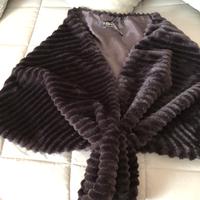 Coprispalle nero in pelliccia sintetica