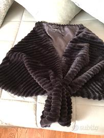 Coprispalle nero in pelliccia sintetica