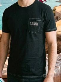 T-shirt nera Jeckerson con taschino – Taglia XXL