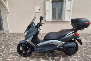 Yamaha x-max 250