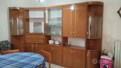 Mobile e tavolo soggiorno